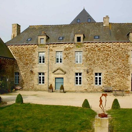 Gite La Passerelle - Manoir Le Plessix Madeuc Corseul Exteriér fotografie